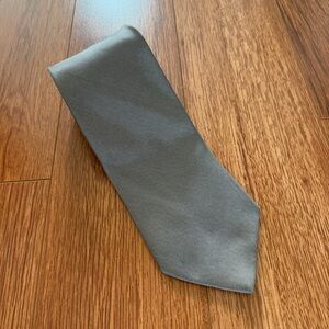 Vintage Gucci Silk Blue Gray Tie Geometric Pattern Knight Crest Logo